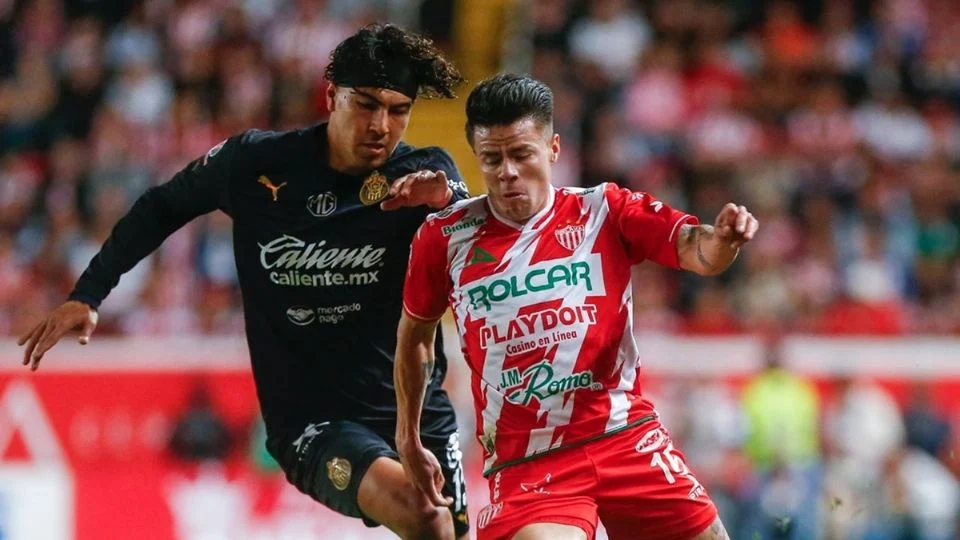 Las Chivas sufren dolorosa derrota con voltereta del Necaxa