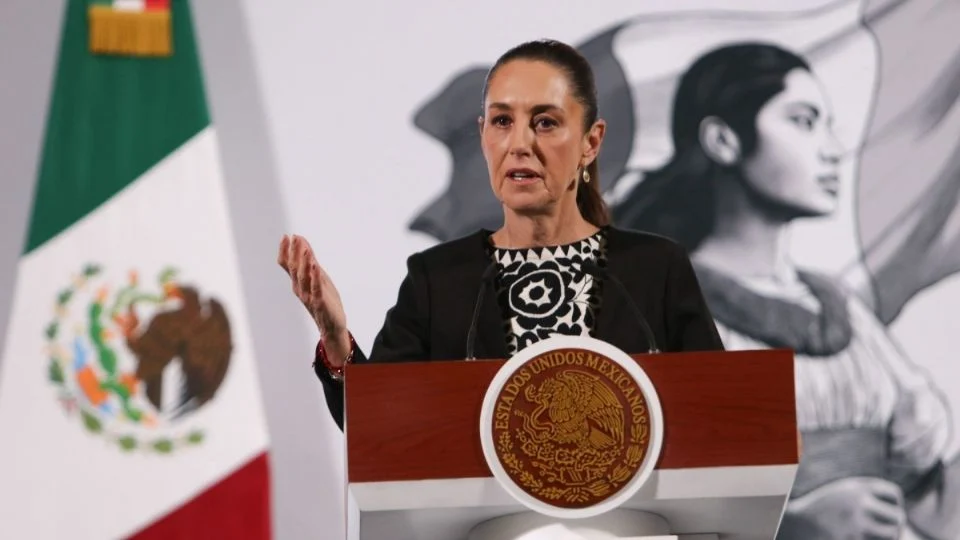 Celebrar la intervención de un país extranjero en México es traición a la patria, advierte Sheinbaum